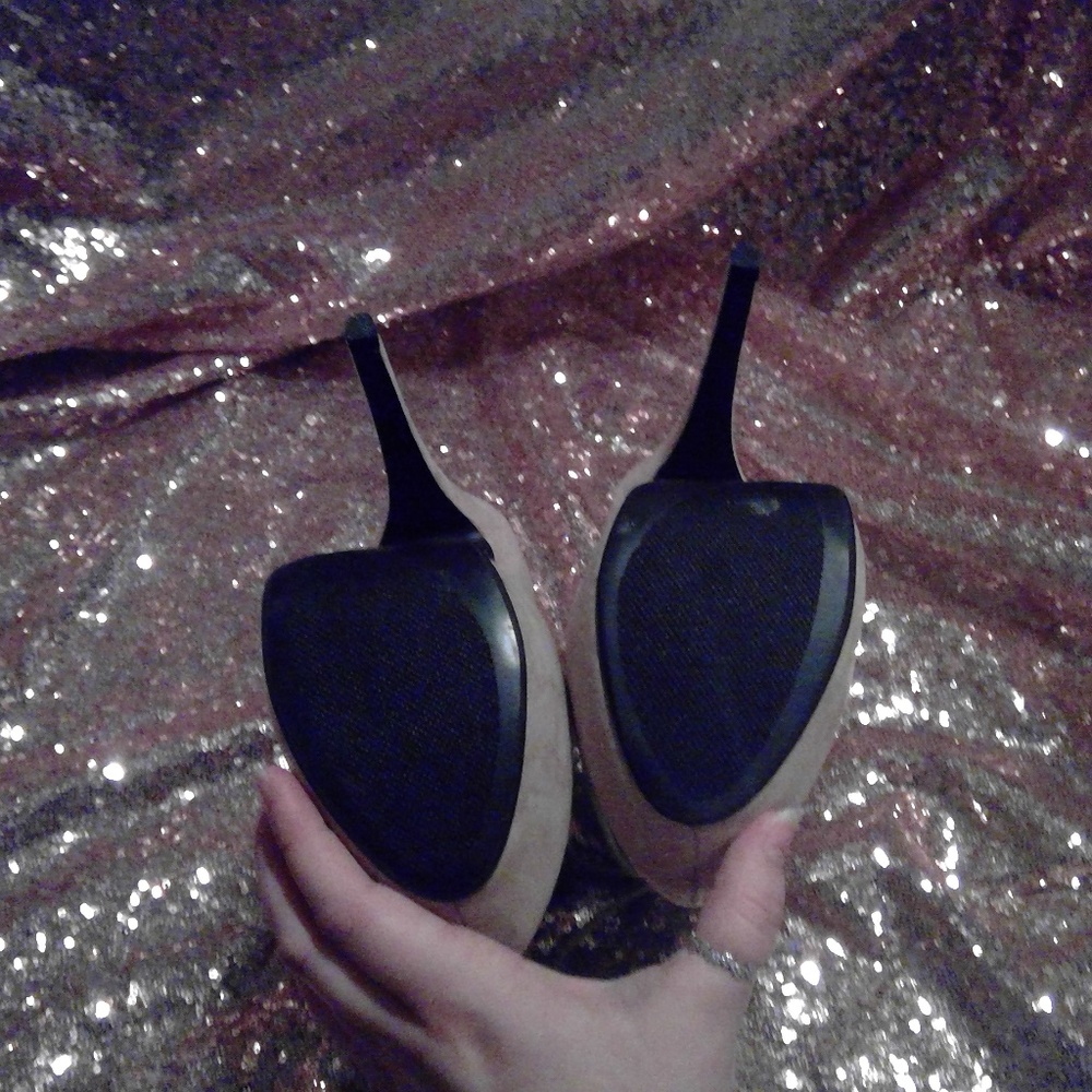 Tan suade platform pumps - Picture 3 of 3